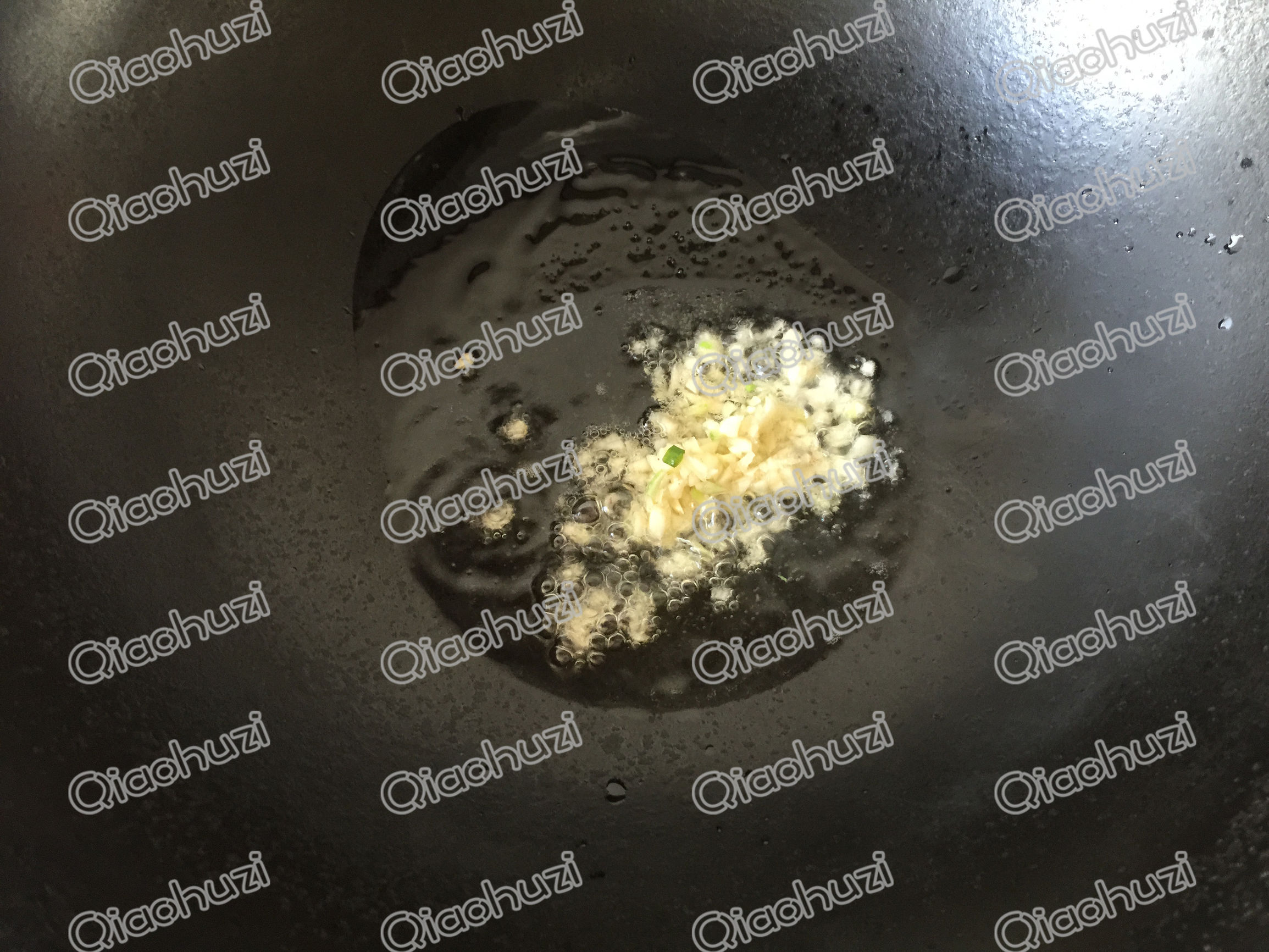 蒜蓉粉丝蒸扇贝这样做鲜香入味,家庭现成的蒜蓉粉丝蒸扇贝怎么弄