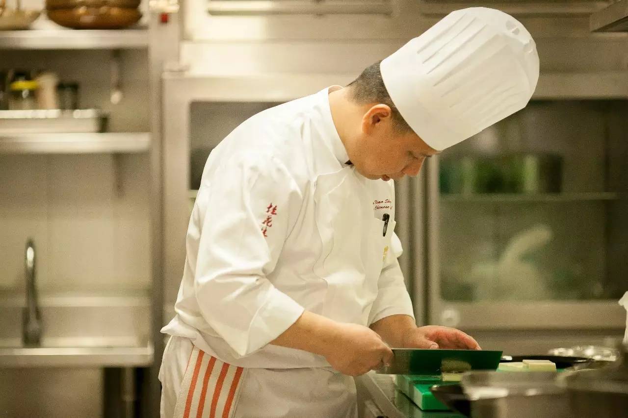 棣欐牸閲屾媺閰掑簵鐣欎汉妗堜緥,棣欐牸閲屾媺鐣欎汉鏀跨瓥