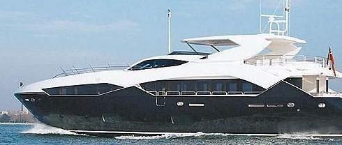 两位千亿阔太的差距：钻戒豪车pk20元地摊货