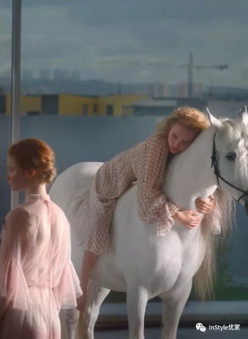 pantone公布的2018的流行色,pantone发布2018年流行色