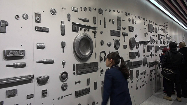 56秒丨探路青岛地铁2号线:李村、石老人站艺术墙抢眼球