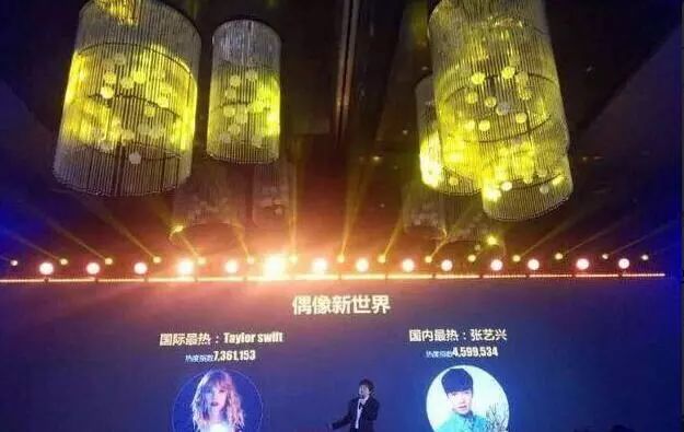 张艺兴下跪韩国,张艺兴单膝下跪演唱会