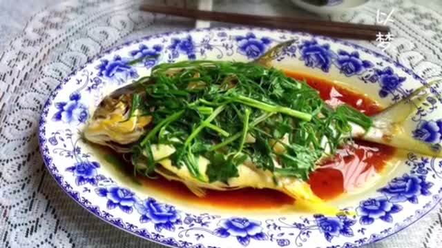 鲜嫩美味的清蒸鲳鱼做法,清蒸鲳鱼最简单好吃的做法