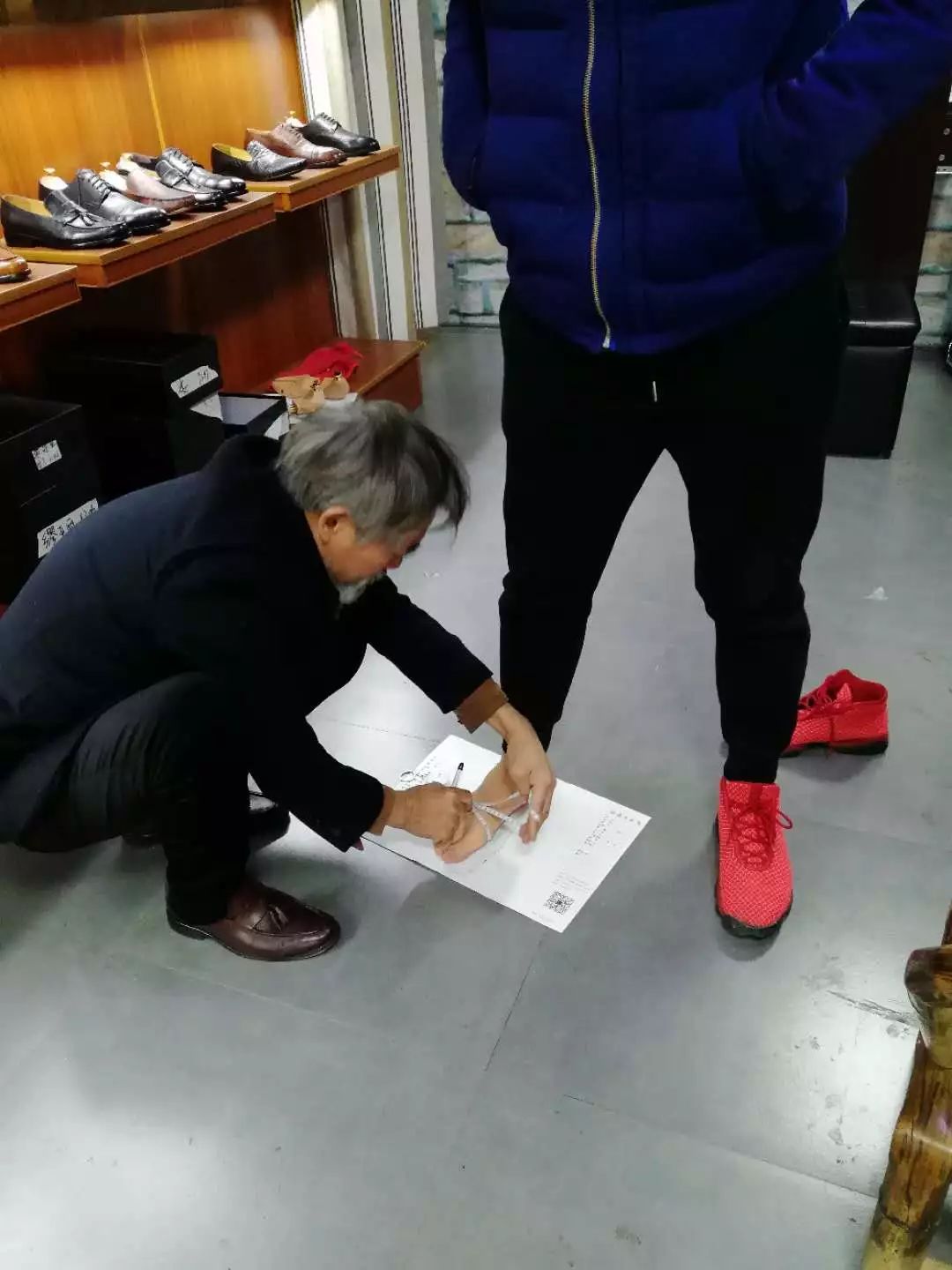 手工皮鞋老匠人,老匠手工皮鞋