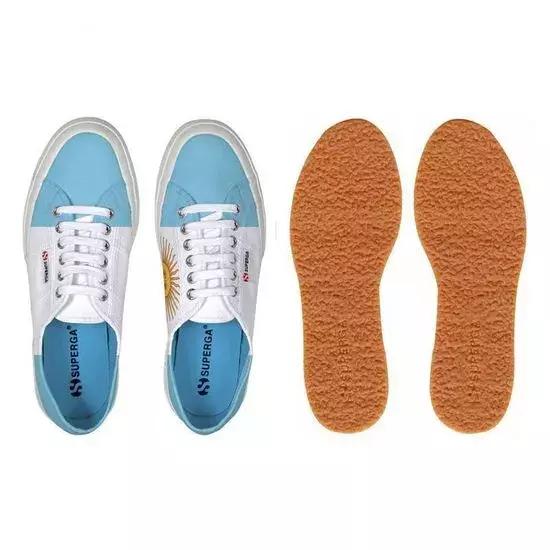 易烊千玺贝壳鞋子,易烊千玺穿的平价又潮的鞋