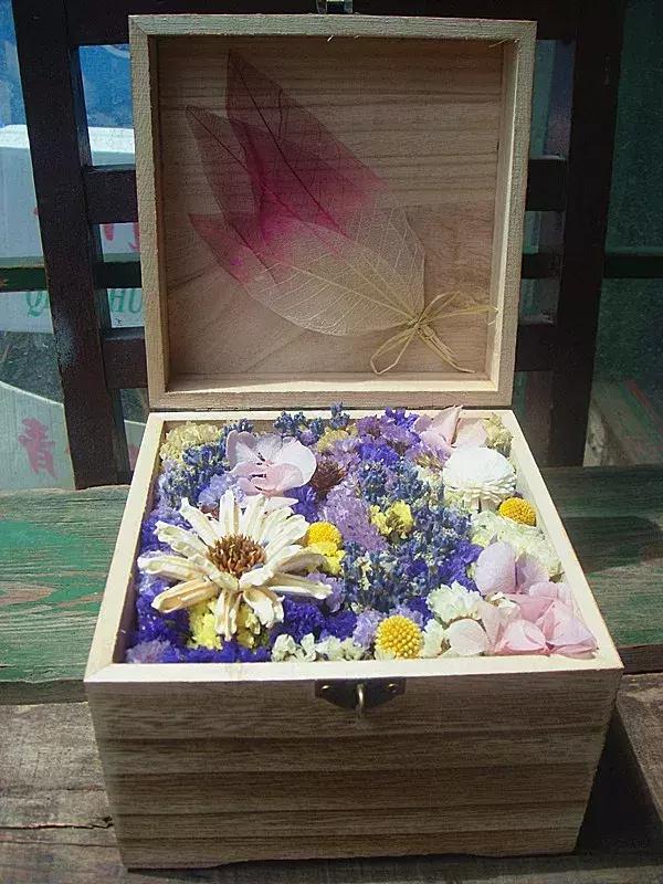 怎么把鲜花做成标本不会枯萎,透明树脂胶怎么制作鲜花标本