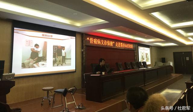 医生我肩膀一碰就痛图片,医生我的肩膀碰一下就好痛