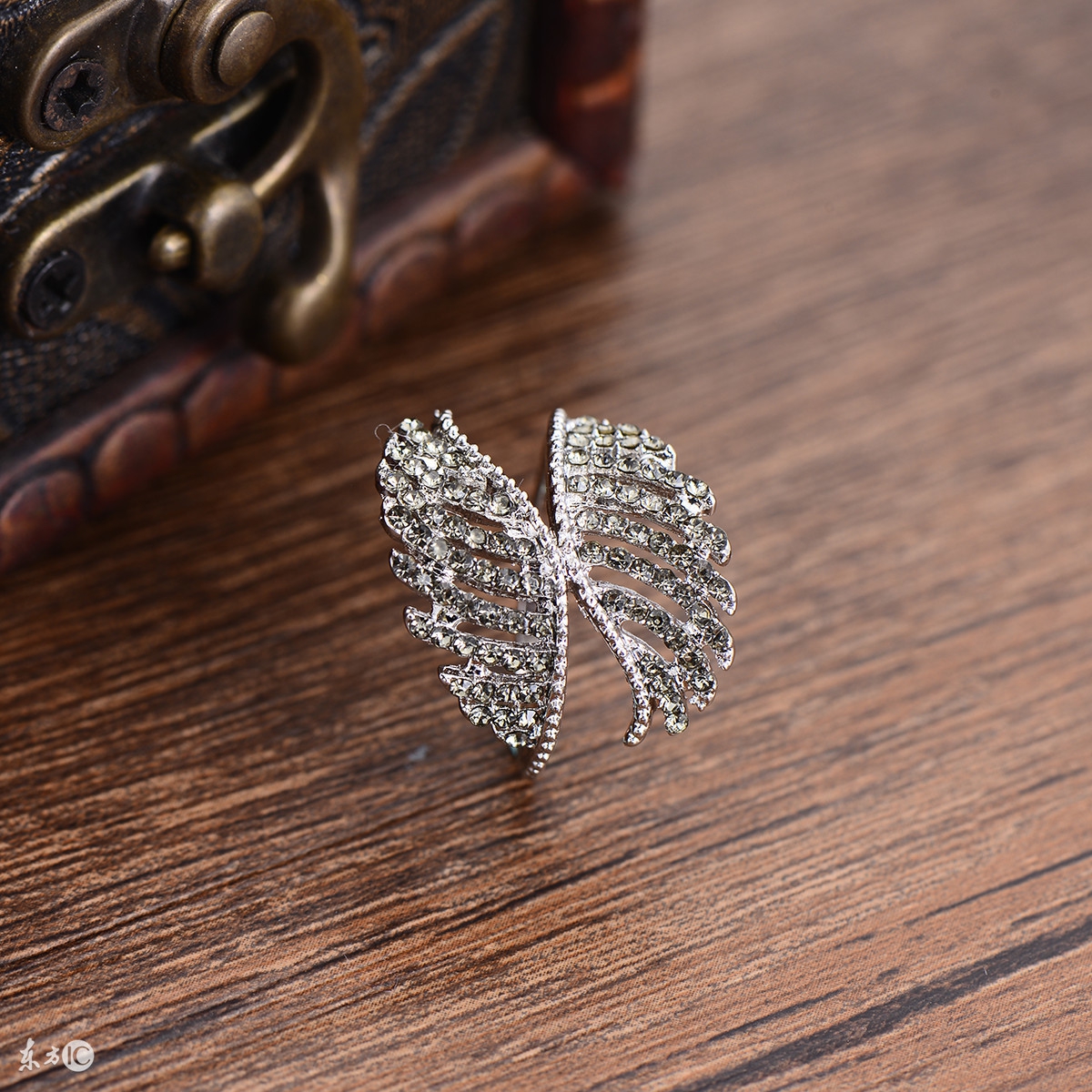 为什么经期禁止打耳洞,刚打了耳洞遇到经期可以换耳钉吗