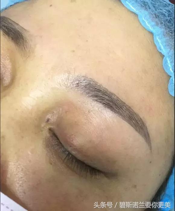眉毛纹好红,什么眉毛纹得最好看