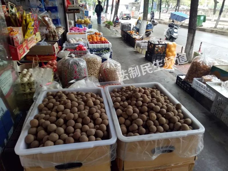 小超市里换钱到底要不要收手续费,超市充1000送500客户愿意充值吗