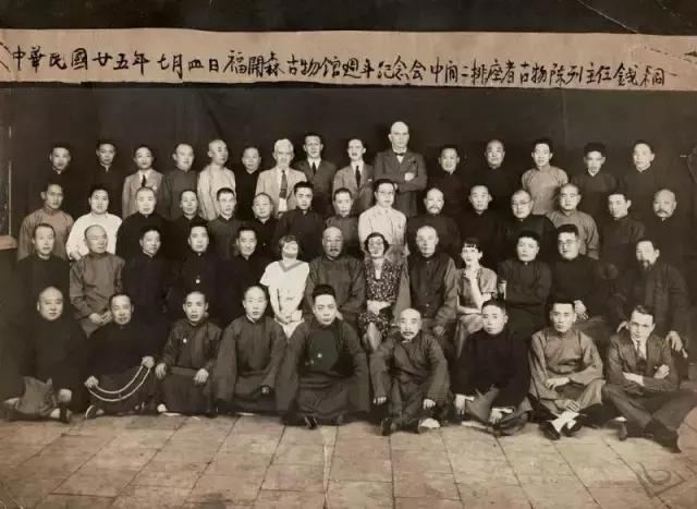 耗时40年,花费300万购置千件中华*物文**,这个美国人偏要捐给中国