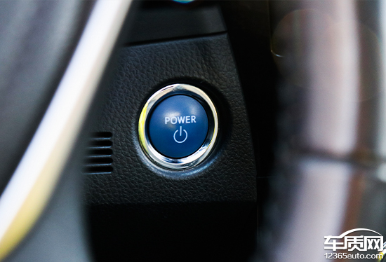 卡罗拉双擎旗舰版空间坐人实测,沉浸式体验卡罗拉双擎2017款