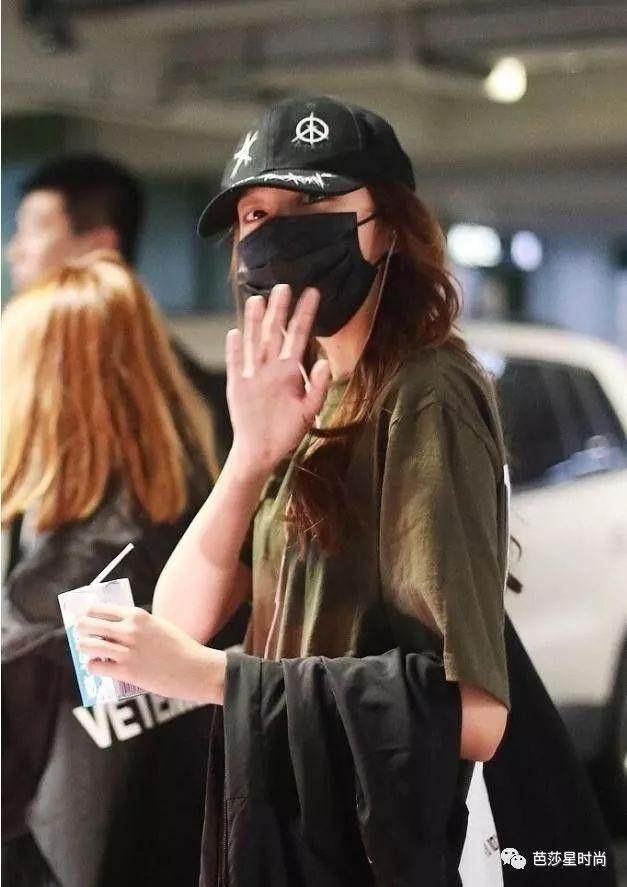 半个娱乐圈都爱的SMFK时尚战袍，和易烊千玺、潘玮柏穿情侣装啦！