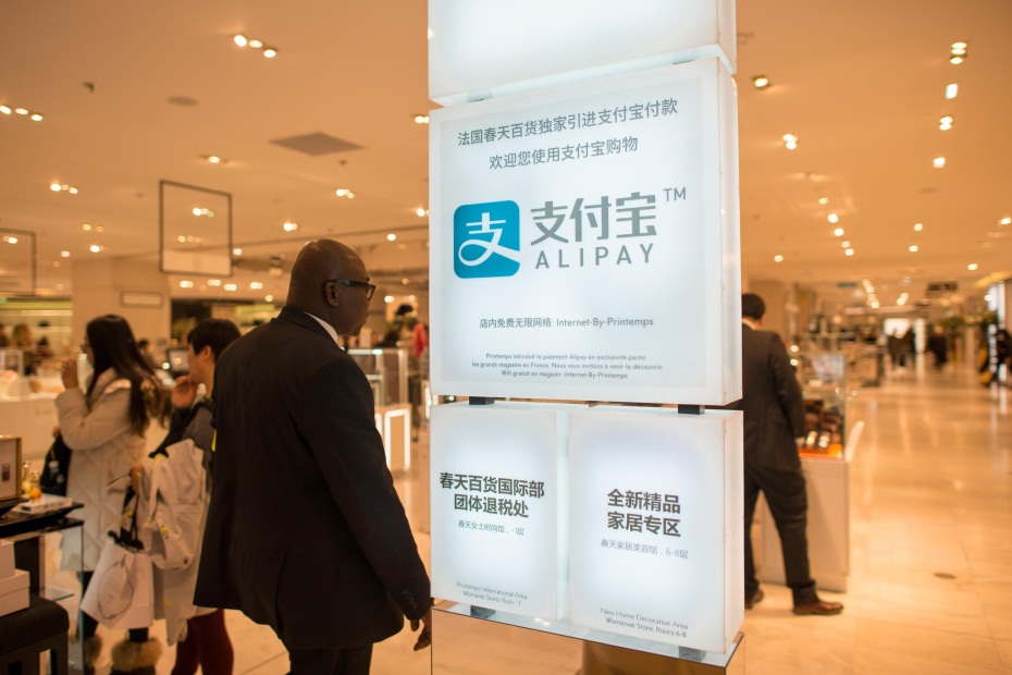 骄傲！中国人出国购物独享“支付宝价”，比当地人买还便宜！