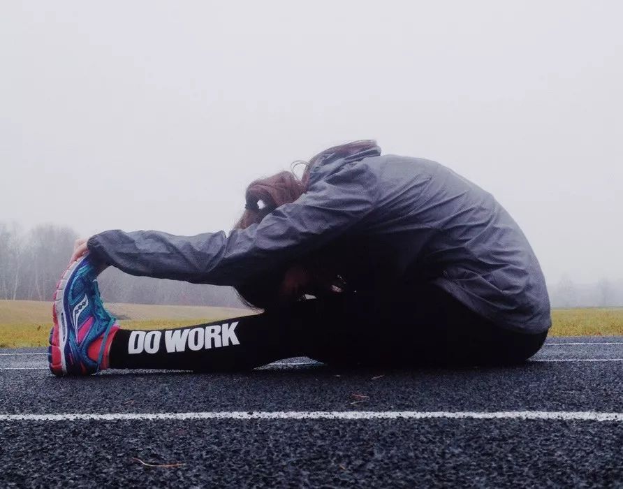 缓解跑步肌肉酸痛的药,跑步后腰两侧肌肉酸痛