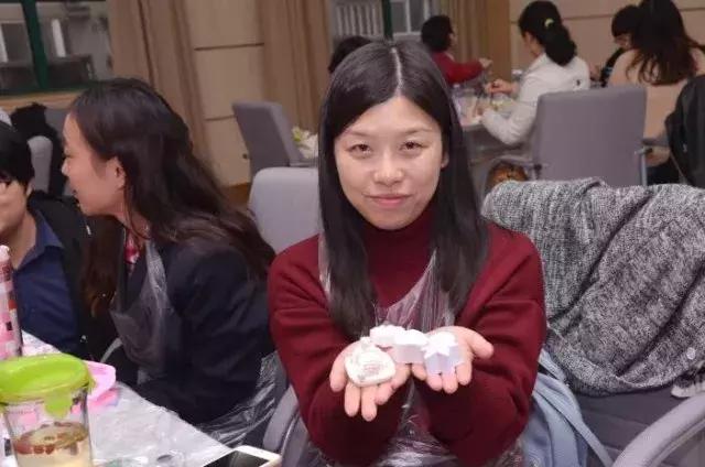 芳香生活、健康手作——记定海路街道团工委DIY石膏香薰制作活动