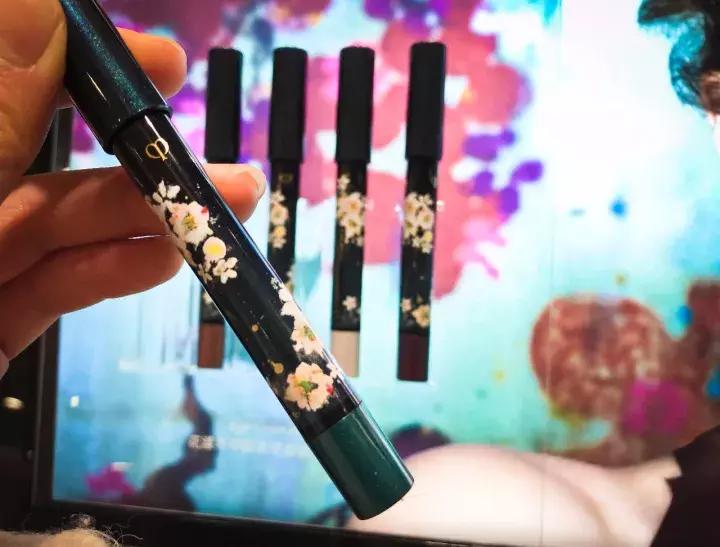 去年的衣服配不上今年的你,去年的首饰配不上今年的你了