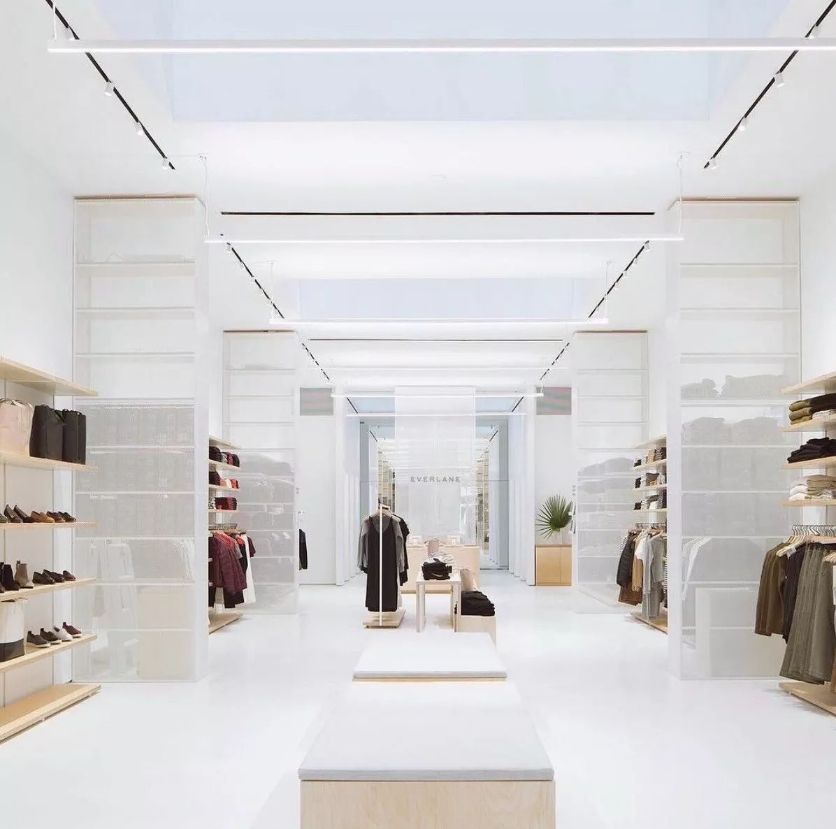 rihanna时髦精,rihanna个人品牌秀