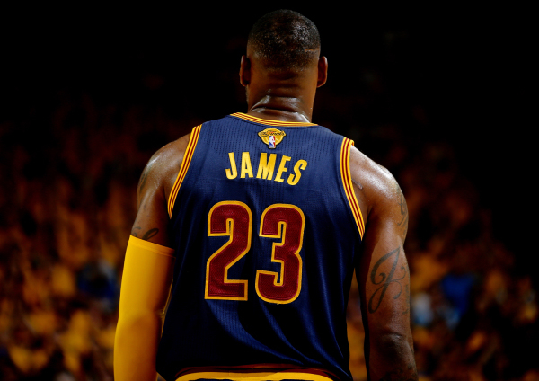 23号是乔丹的还是詹姆斯的,乔丹和詹姆斯谁是真正的23号