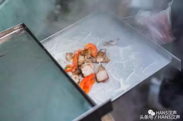 这家汉口深巷咖啡馆里的抄手摊，文青云集，肠粉只卖7元