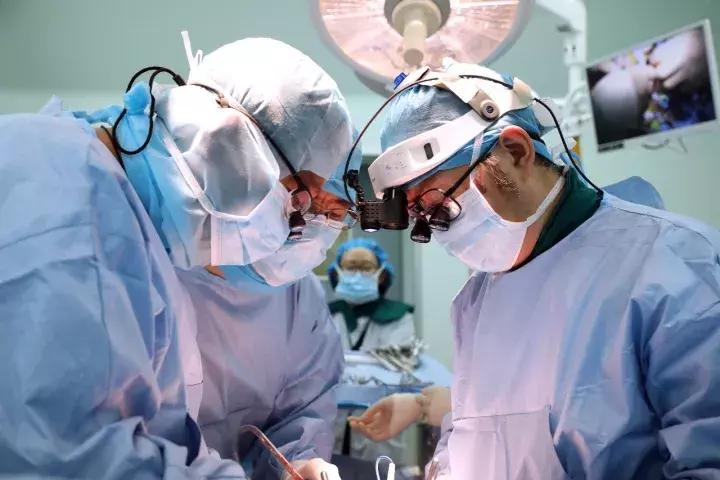 生命奇迹丨1100g，30周早产儿，心脏手术怎么做？