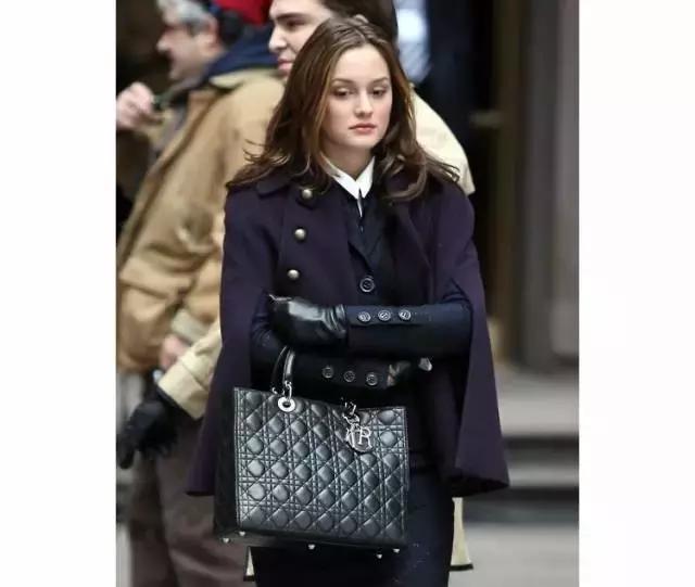 女生该不该买奢侈品牌包,背名牌包一定是虚荣吗