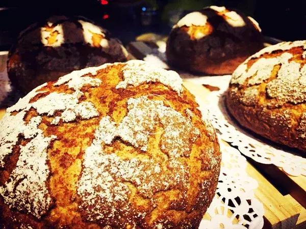 银川哪里有正宗老面包,银川巷子里的蛋糕店