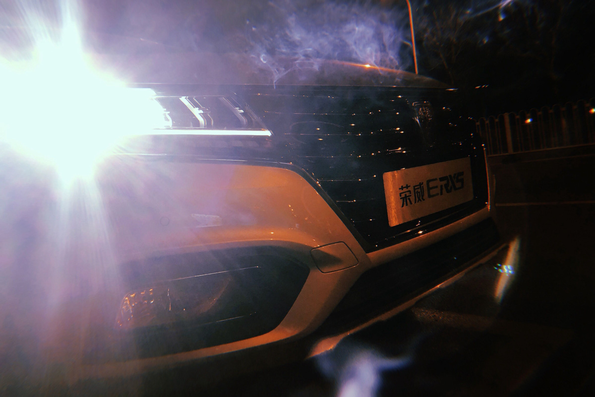 盘点雪天路滑摔倒爆笑场面,自驾游雪地上遇到突发事件