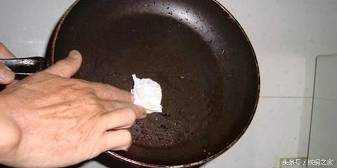 生铁锅和精铁锅哪个不容易生锈,买铁锅买哪一种铁锅好不生锈