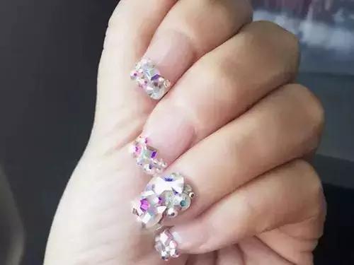 美甲怎么包钻才不会掉,美甲贴钻容易掉是怎么回事