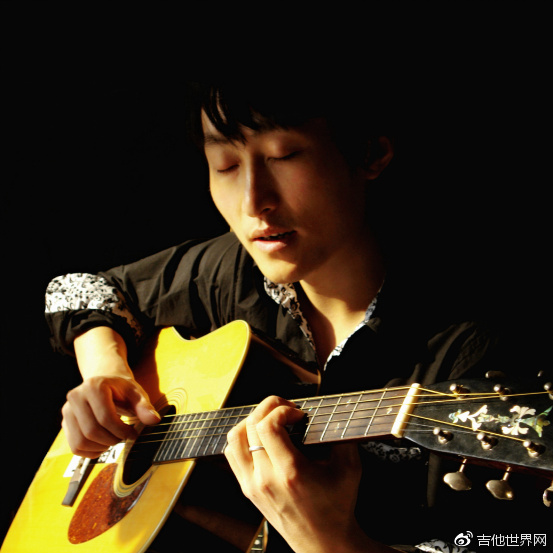 900元吉他和2000元吉他音色对比,吉他500元和一万元的音质区别