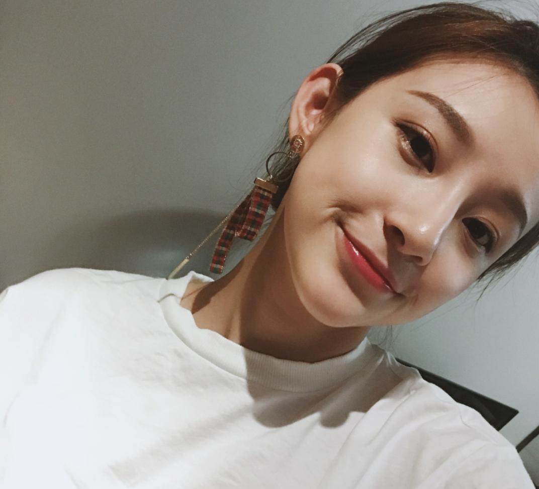 女足球主持,足球女主持人最好看的是哪个