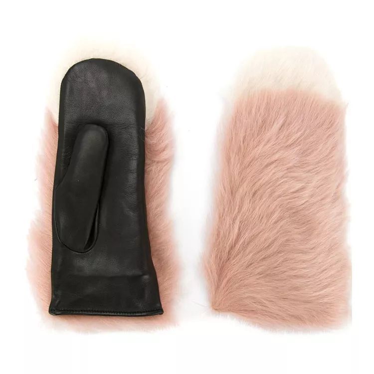 宁可捂出汗，王菲也要带着它！果然，能流行近百年真不是吹的！