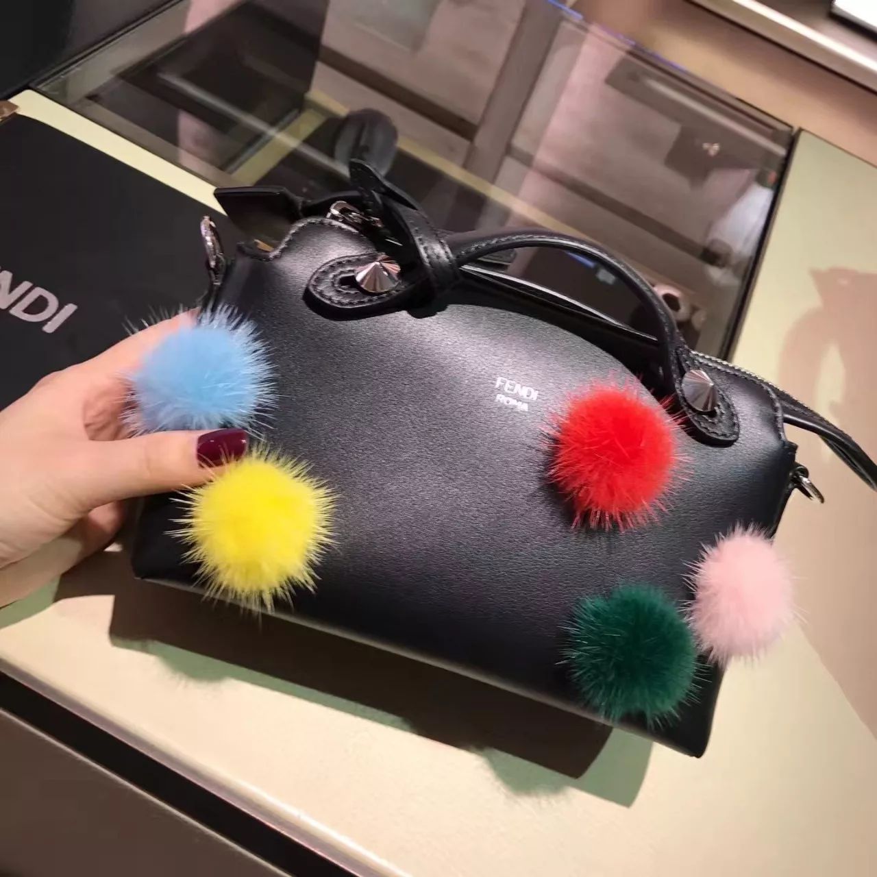 干货｜欧洲最大折扣季开始了，伦敦巴黎米兰VIP折扣现场报道！