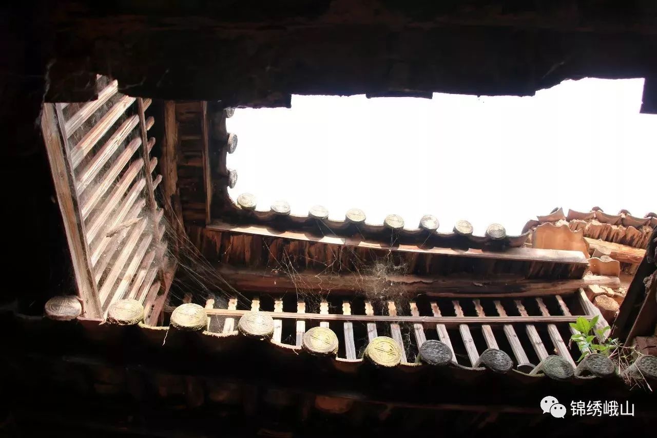 走进大山深处感受古村落的绝美,云南省玉溪市峨山县塔克冲大庙