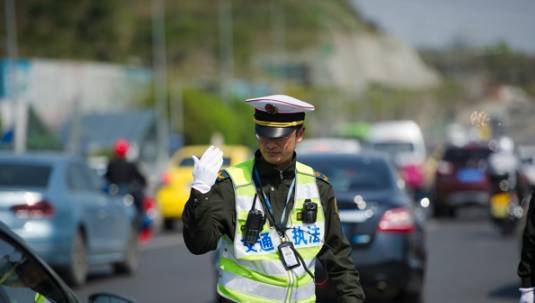 开车上路这些奇葩操作你遇到过吗,开车掌握了这五项保证你安全