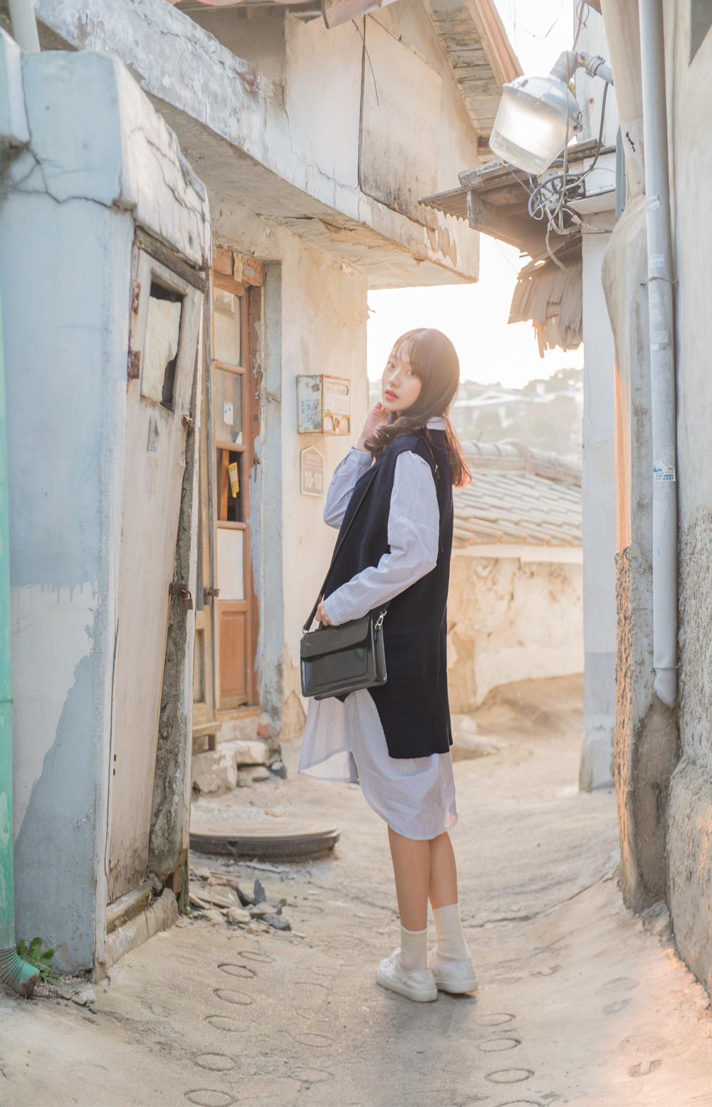 一件衬衫就让你美翻了整个春天,一件衬衫和一条裙子