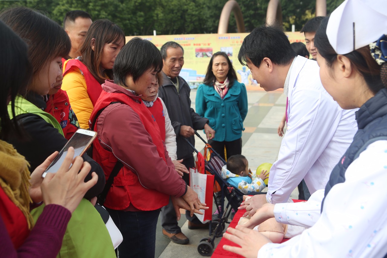 百余名专家云端为民义诊,24小时在线义诊千名医院权威专家