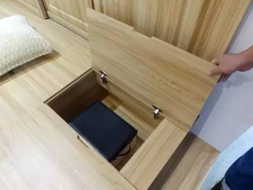 榻榻米地台床下面还要铺地板砖吗,榻榻米安装好了下面铺地板怎么办