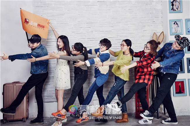 医院团队拍照的姿势大全,30人团队集体照拍照姿势大全