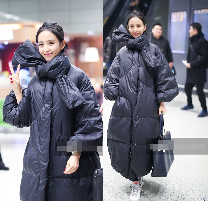 林允穿3万块的羽绒服机场凹造型,网友吐槽:这是穿了件被子吧?