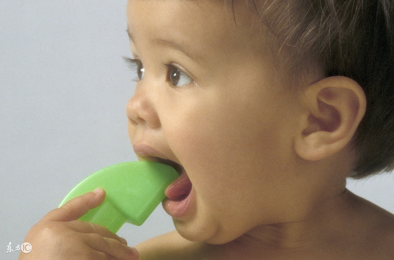 一岁半宝宝大牙磨得严重,一岁多宝宝牙齿长得慢是缺钙吗