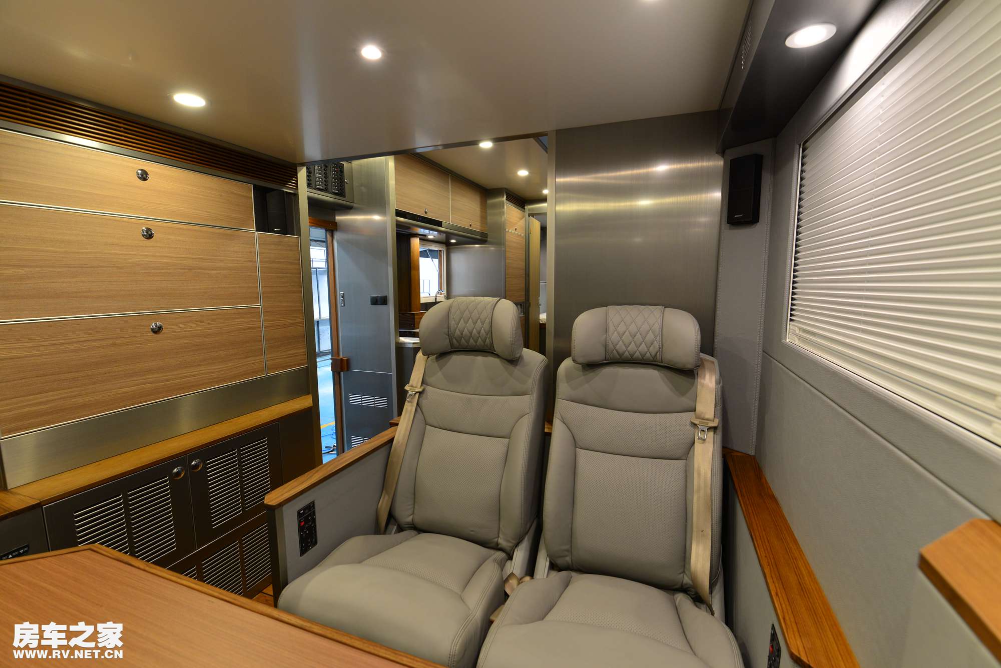 阿莫迪罗6x6征服者越野房车 (阿莫迪罗征服者8x8越野房车自驾游)