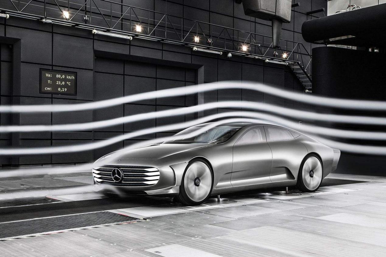 快拿小本儿记笔记，梅赛德斯凭什么连吃了四年鸡？｜张小鹅频道