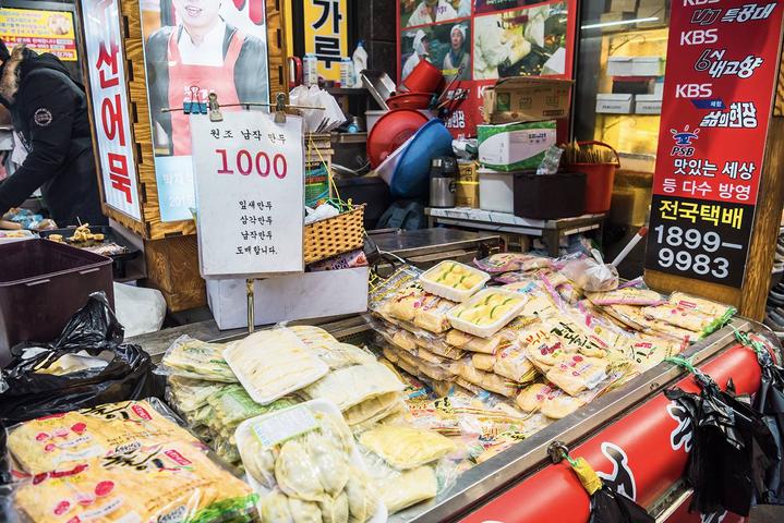这里是韩国最传统的市场，不仅有美食还有免税店