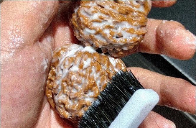 文玩核桃大神级玩法,盘玩一段时间的核桃怎么清洗