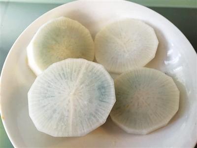 白萝卜变紫色还可以吃吗,白萝卜有点变蓝还能吃吗