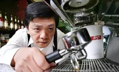 13年开出1000家店，这个高中学历的男人缔造了一个“逆袭”传奇！