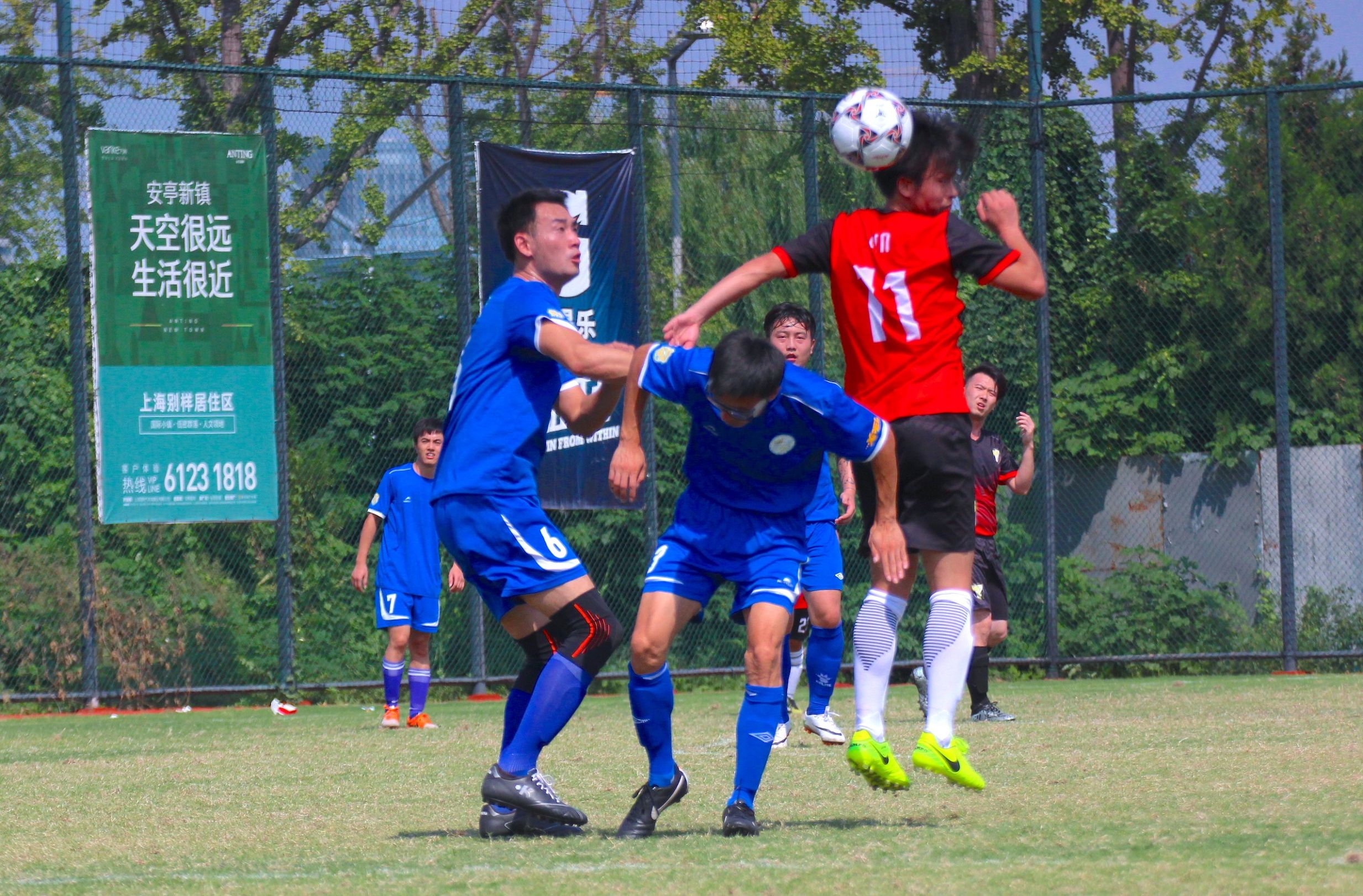 踢球是一种态度,踢球是唯一的出路