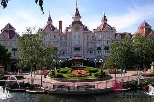 秀还没走完新款就卖光?直击NIKKIE巴黎迪士尼大秀